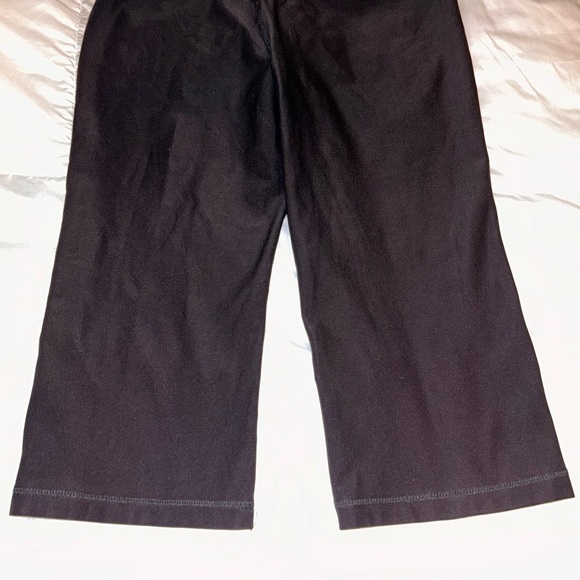 Nike Dri Fit Capri Leggings - Picture 11 of 11